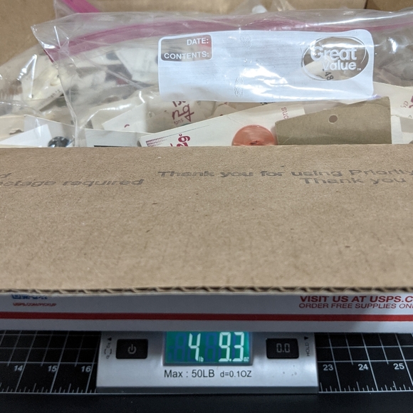 Massive vintage button bundle close to 5lbs - Picture 13 of 13